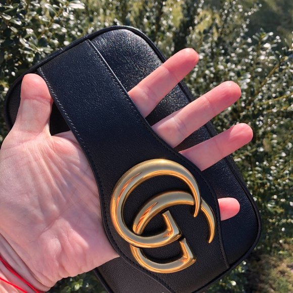 Gucci Black Clutch with Gold Logo - Picture 7 of 7